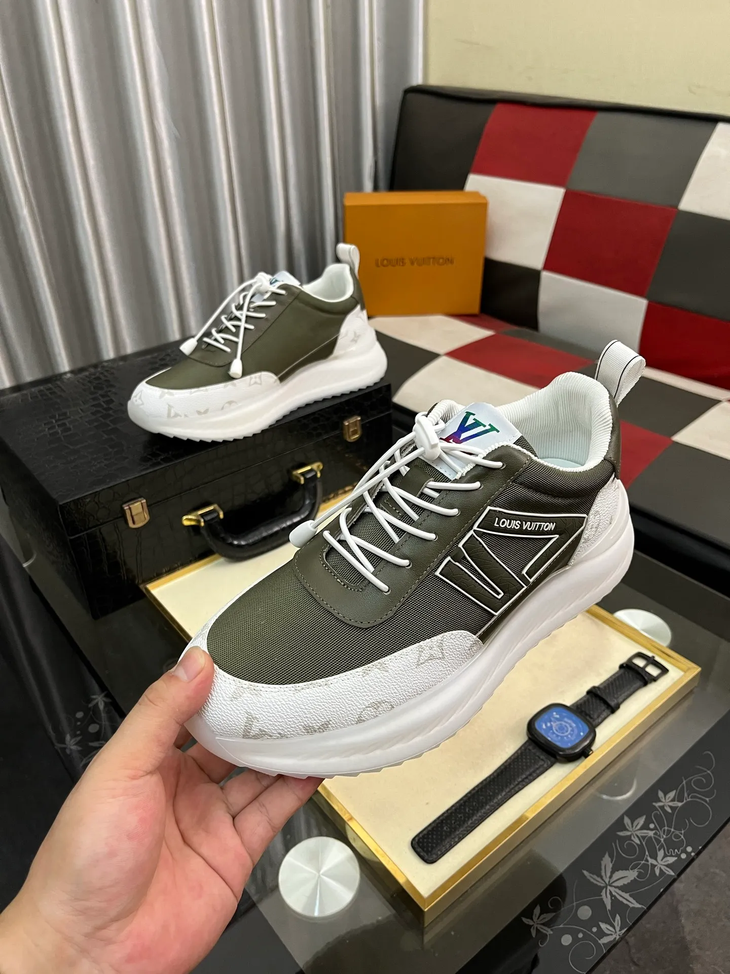 Men's shoes 💰458⌚️⌚️【LOUlS VUlTTON】Louis Vuitton ~ unique and casual style. LV counter purchasing 🏃casual shoes😍😍 are on sale at the men's counter at the same time. Italian imported brands select top-layer Italian cowhide. 🐑Sheepskin lining (refuses to discolor and grind feet) Sole: Original sole specially provided by the original factory 🎬Better in kind Code number: 38-444⃣️Color selection